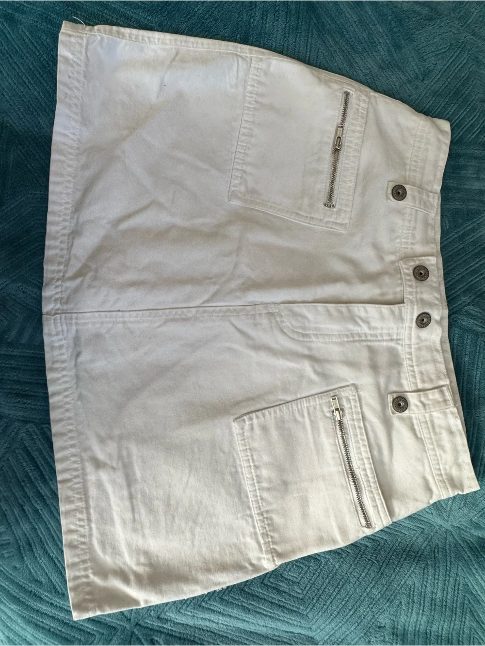 White Button-Front skirt with pockets